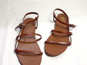 Sandales plates en simili cuir